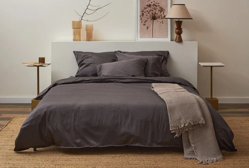 Набор наволочек из премиального сатина темно-серого цвета из коллекции essential, 70х70 см