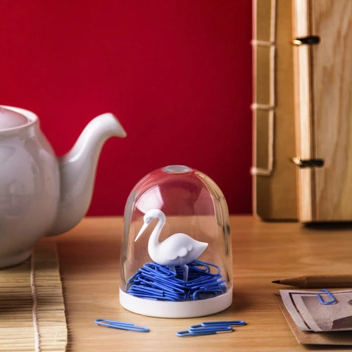 Держатель для скрепок swan in the pond