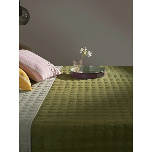 Покрывало стеганое solid dots оливкового цвета из коллекции essential, 230х250 см