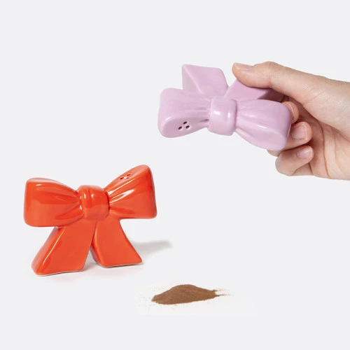 Набор из солонки и перечницы bow