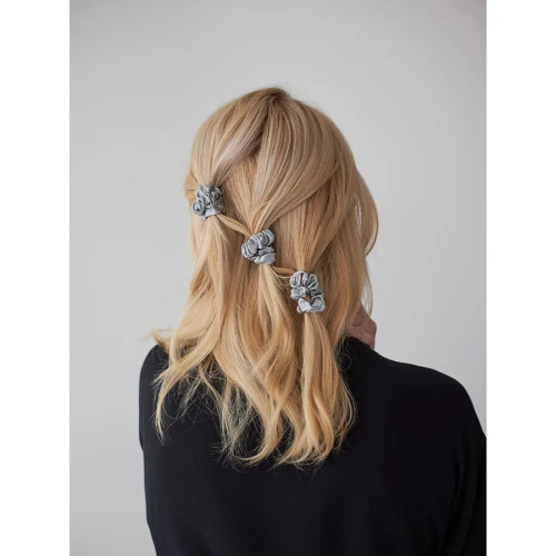 Набор из 4 шелковых резинок для волос светло-серого цвета из коллекции essential