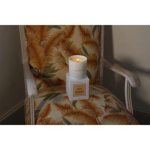 Свеча ароматическая the olphactory, white insignia, amber whisper, 60 ч