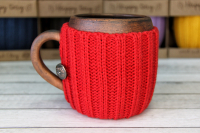 Вязаная кружка с ручкой "Сангрия"