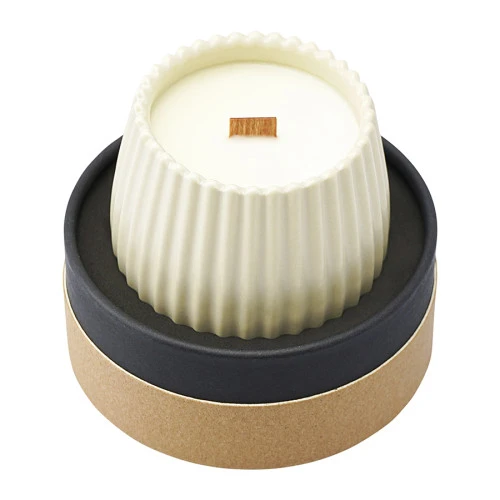 Свеча ароматическая с деревянным фитилём spicy snowflakes из коллекции edge, бежевый, 60 ч