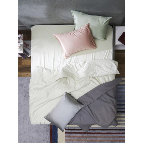 Наволочка из натурального шелка светло-серого цвета из коллекции essential, 50х70 см