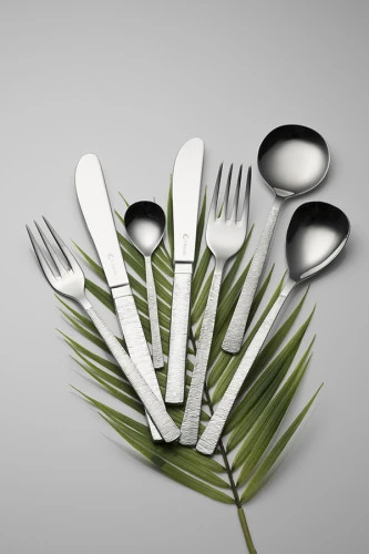 Нож столовый studio