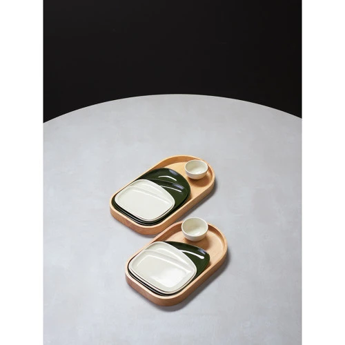 Набор из 4-х сервировочных тарелок на деревянном подносе sorrento