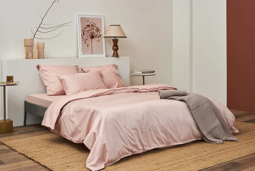 Простыня на резинке из премиального сатина цвета пыльной розы из коллекции essential, 200х200х30 см