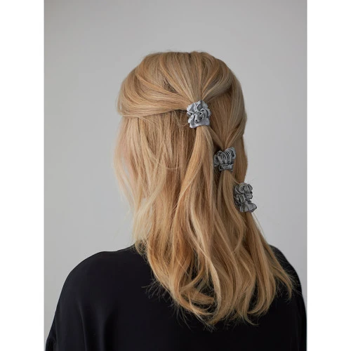 Набор из 4 шелковых резинок для волос светло-серого цвета из коллекции essential