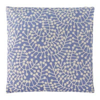 Подушка декоративная фиолетового цвета с принтом Спелая Смородина из коллекции scandinavian touch, 45х45 см