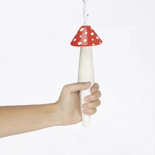 Фигурка с функцией полива для растений amanita