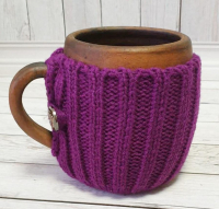 Вязаная кружка с ручкой "Марсала"