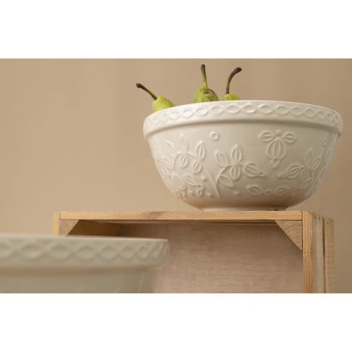 Миска кремового цвета с рельефным узором Ягоды Тайги из коллекции russian north, 1,5 л