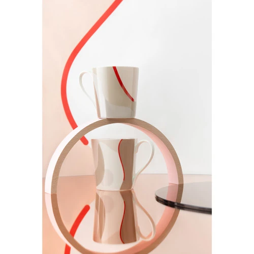 Кружка бежевого цвета с авторским принтом из коллекции freak fruit, 350мл