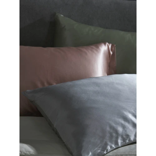 Наволочка из натурального шелка светло-серого цвета из коллекции essential, 50х70 см