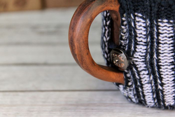 Вязаная кружка с ручкой "Морская"