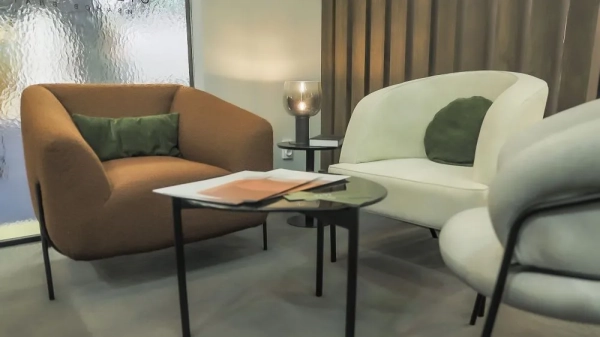 Настольный светильник Maytoni MOD414TL-01B