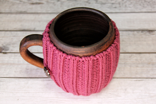 Вязаная кружка с ручкой "Розовый чай"