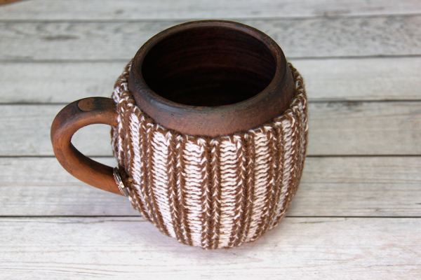 Вязаная кружка с ручкой "Кофе с молоком"