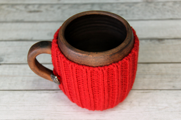 Вязаная кружка с ручкой "Сангрия"